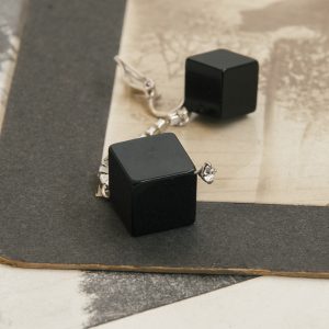 軽やかでエレガントなブラックキューブシリーズ | petite robe noire